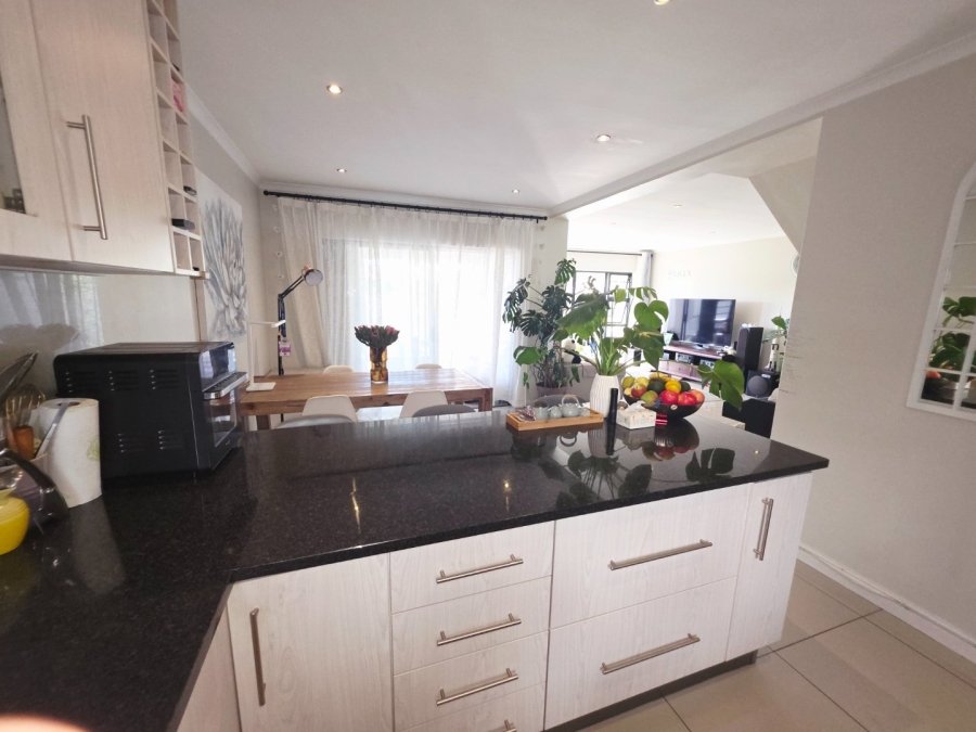 3 Bedroom Property for Sale in Parklands North Western Cape